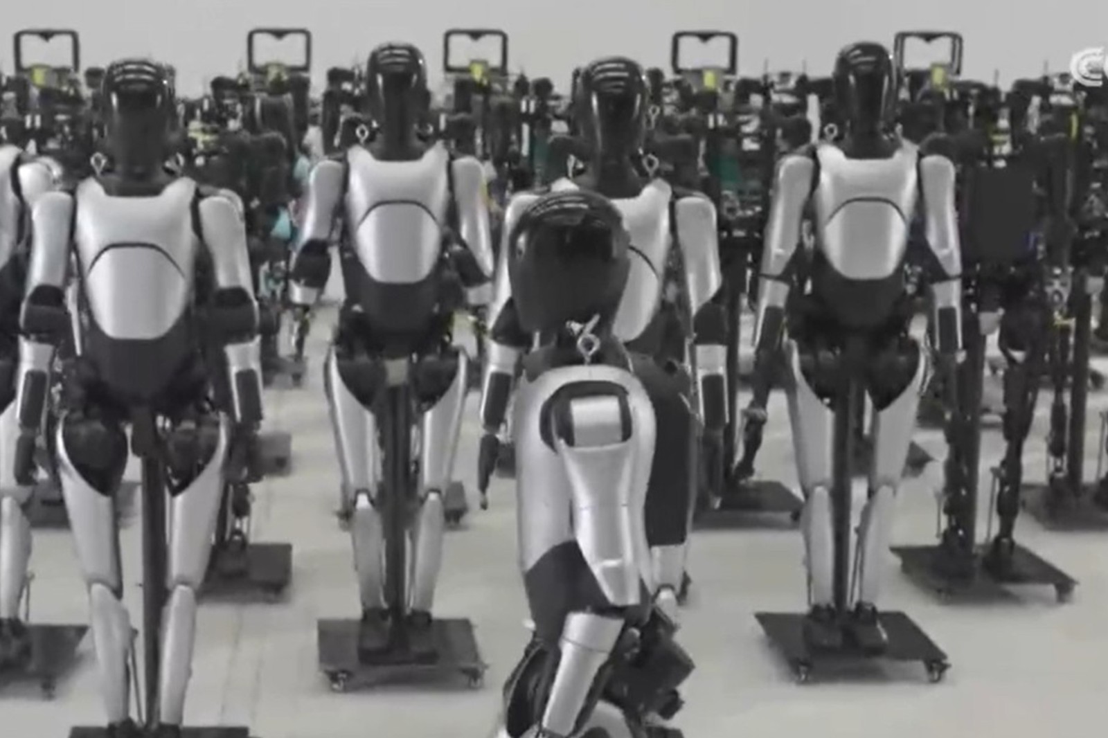 央视报道！揭秘555000jcjc公海机器人量产超级工厂